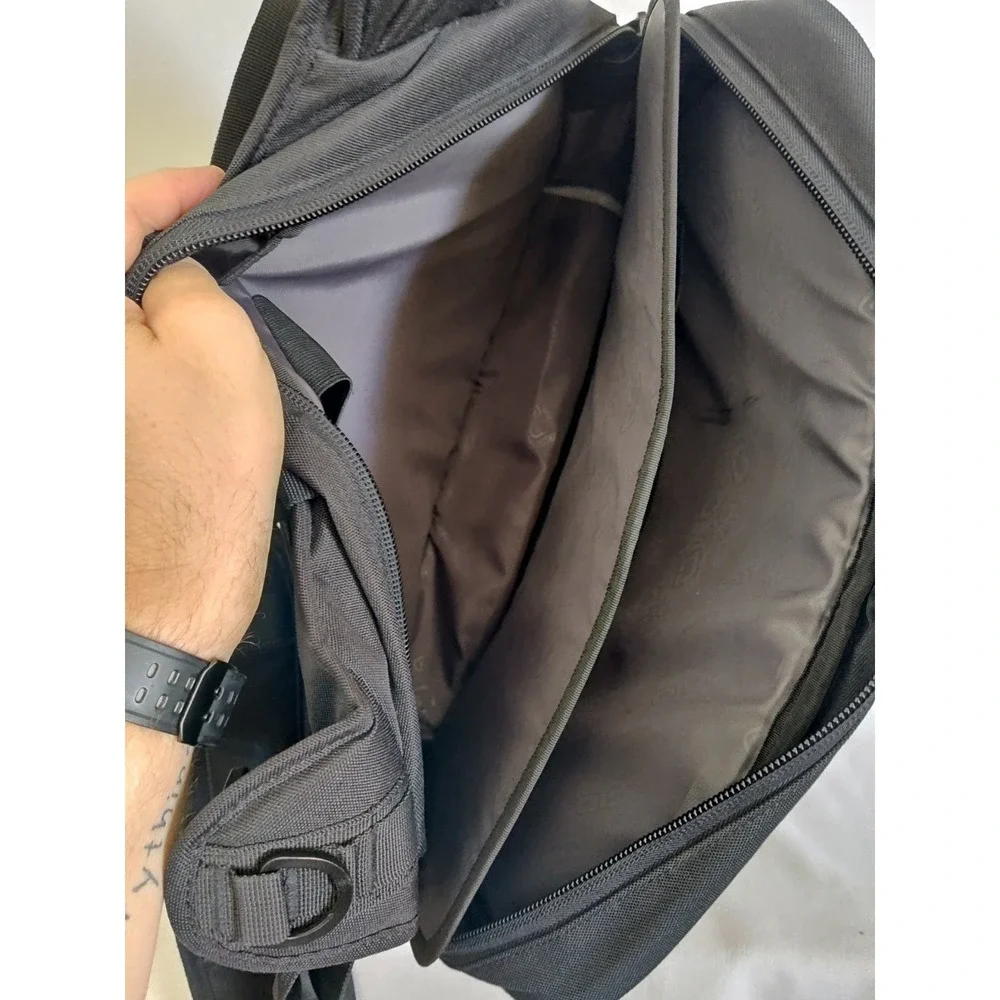OGIO Tech Specs HTC Laptop Sleeve Black Nylon Multi Pockets Messenger Bag Clean!
